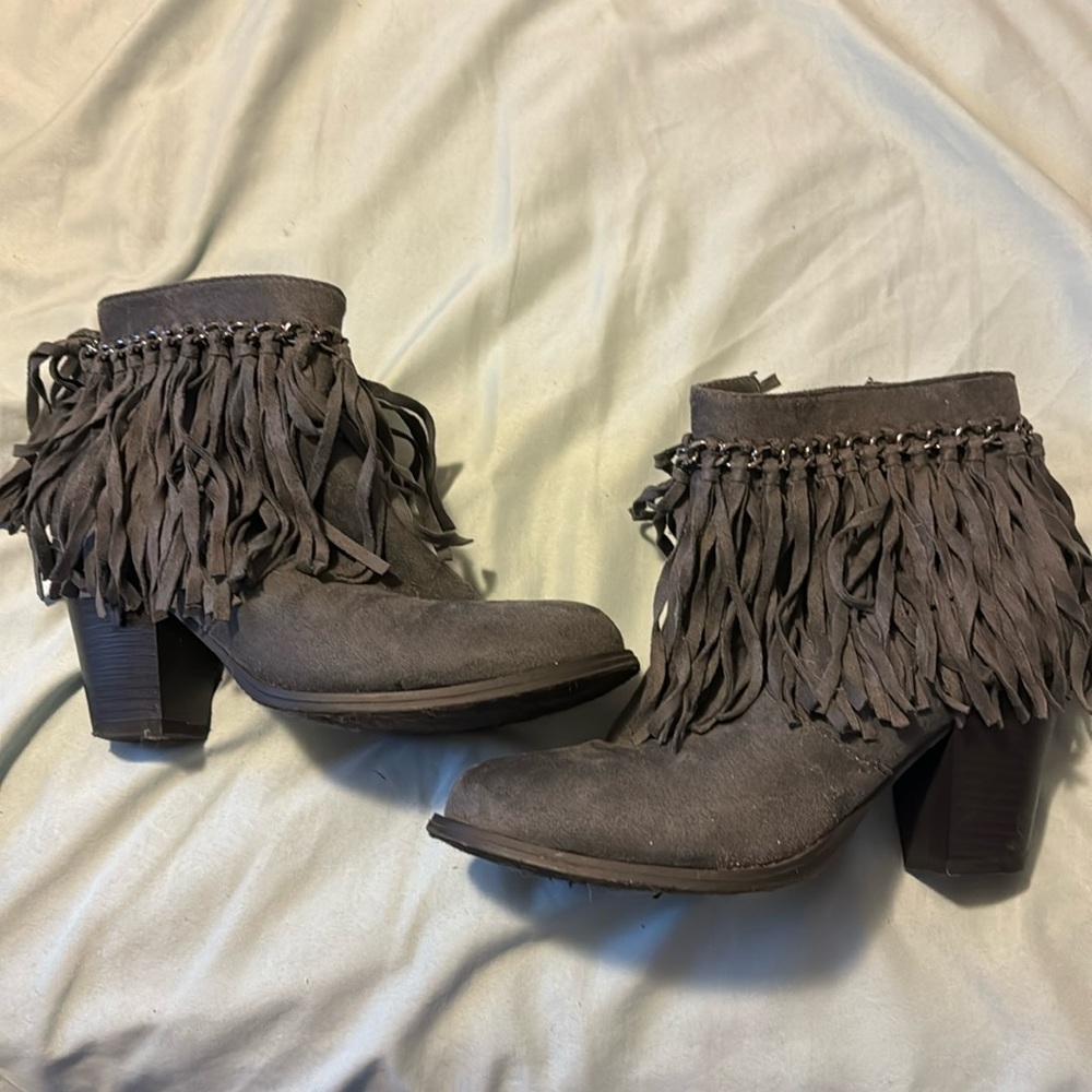 Size 6.5 boots dark grey! Perfect for winter season